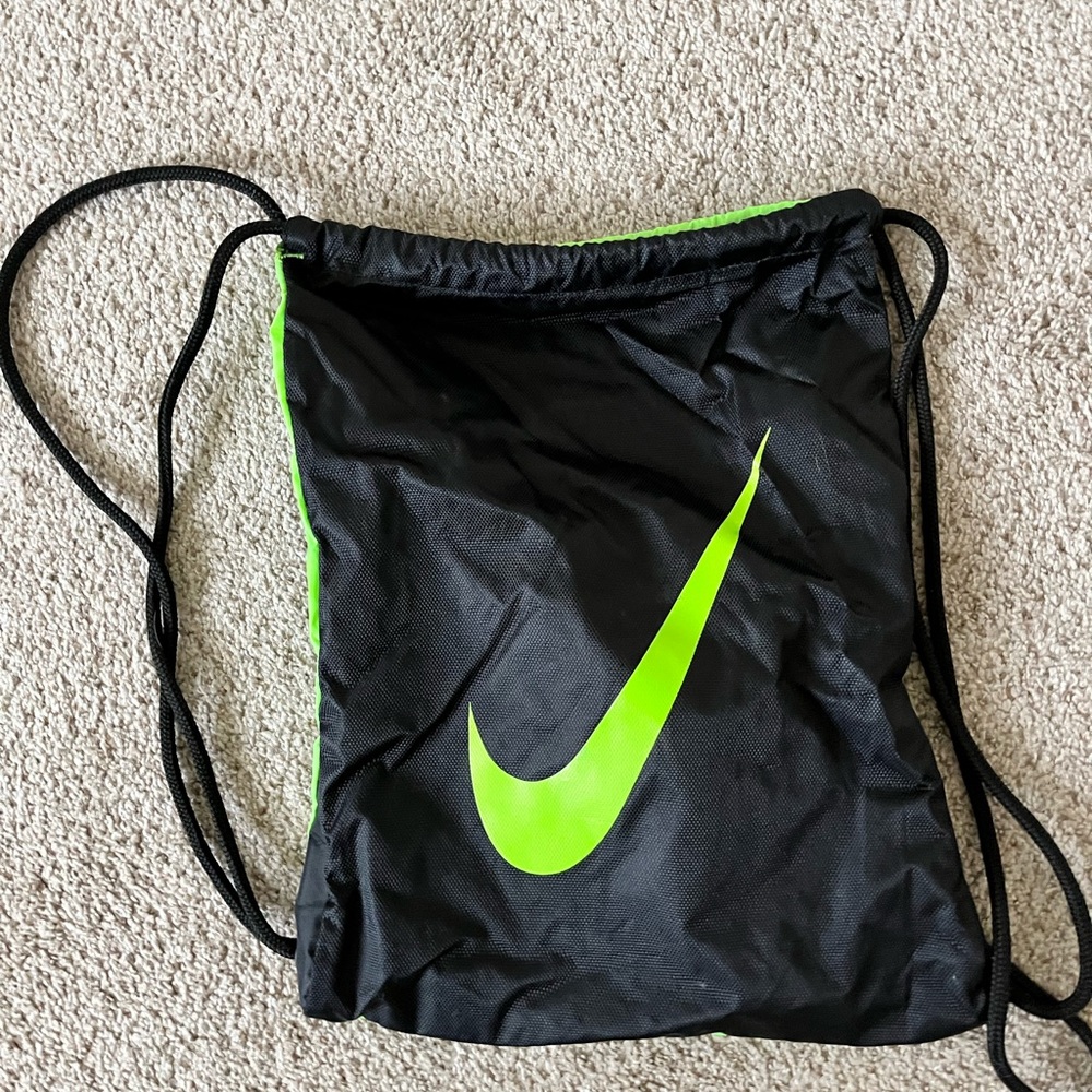 Nike Drawstring Bag - Picture 2 of 4